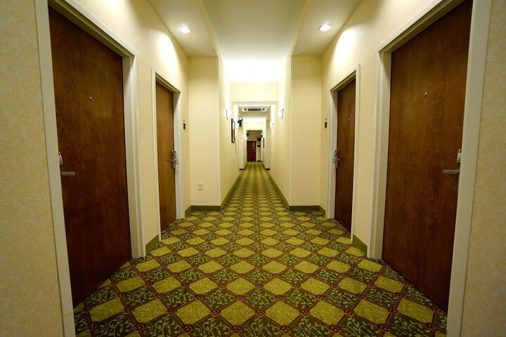 Ballroom/Hall 121 of 125