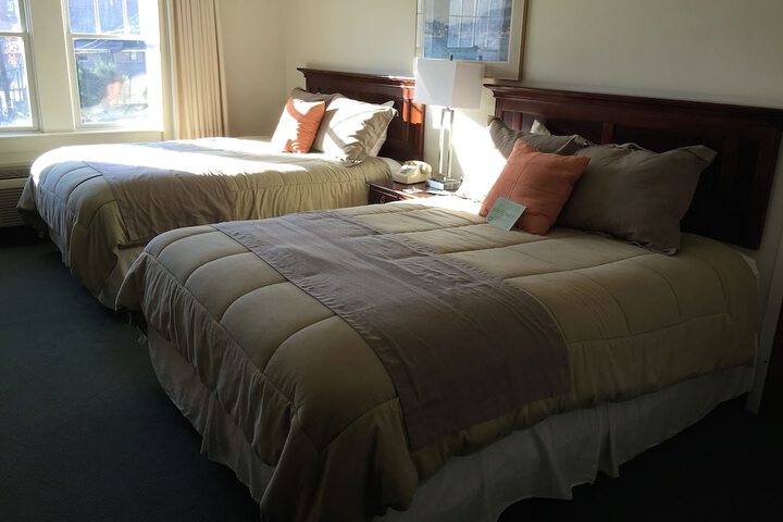 Camden Riverhouse Hotel