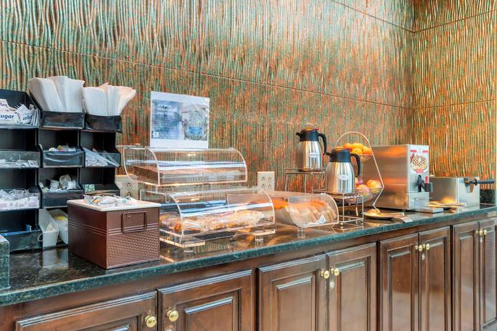 Breakfast/Coffee Service 22 of 27