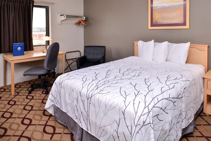Room 21 of 43