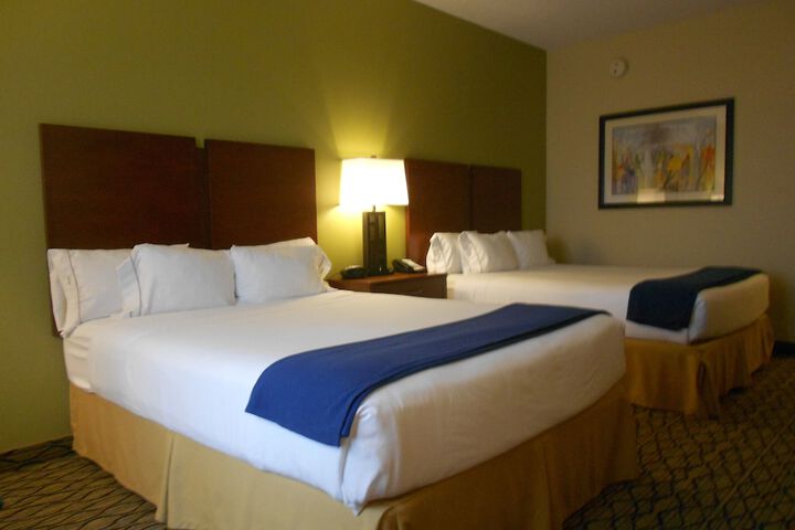 Room 33 of 62
