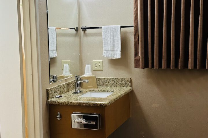 Room 15 of 27
