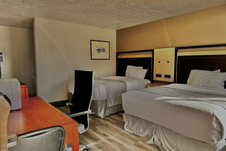 Room 10 of 16