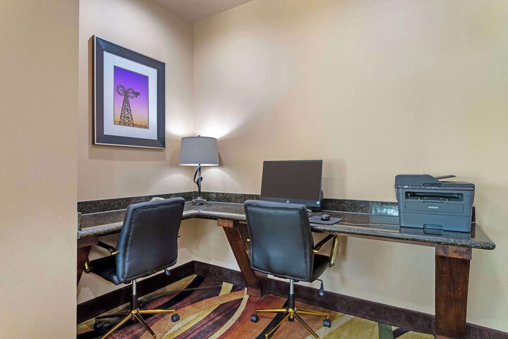 Business Center 41 of 41