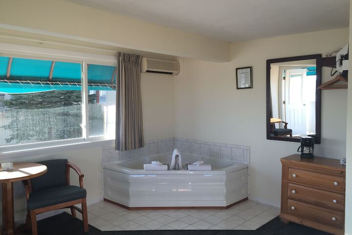 Sea Cliff House Motel