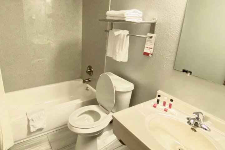 Room 9 of 18
