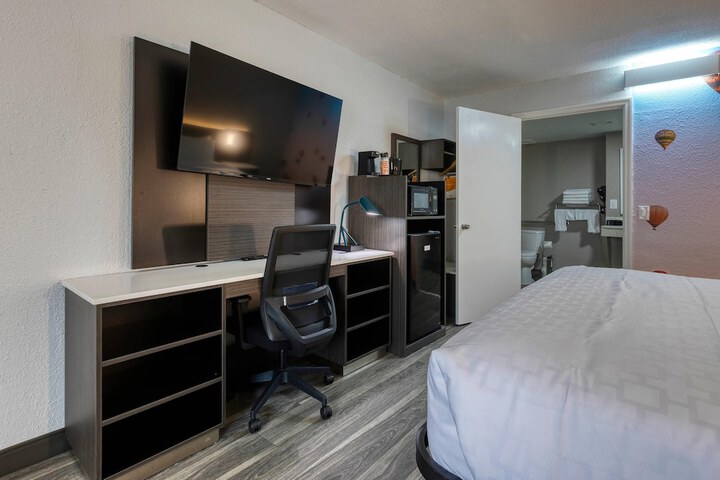 Clarion Pointe Decatur River City