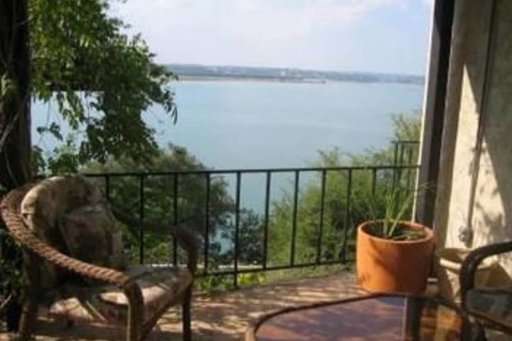 The Lakehouse Bed & Breakfast