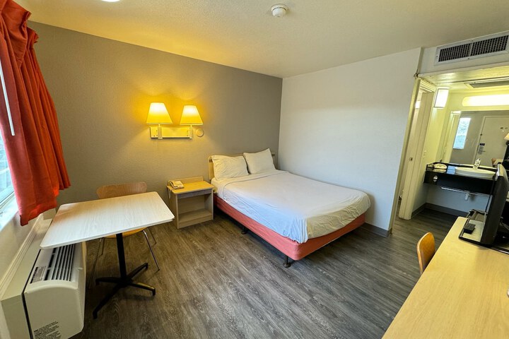 Room 19 of 32