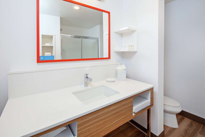 Room 8 of 28