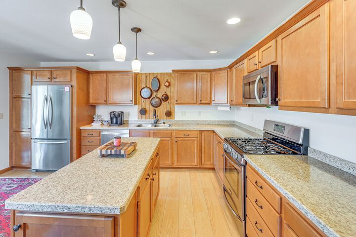 Wfh-friendly Columbiana Vacation Rental w / Deck!