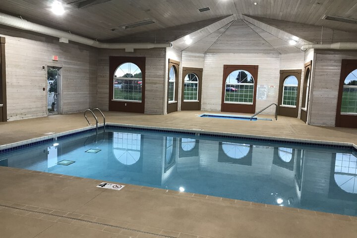 AmericInn by Wyndham Jefferson