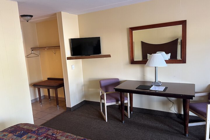 Room 252 of 443