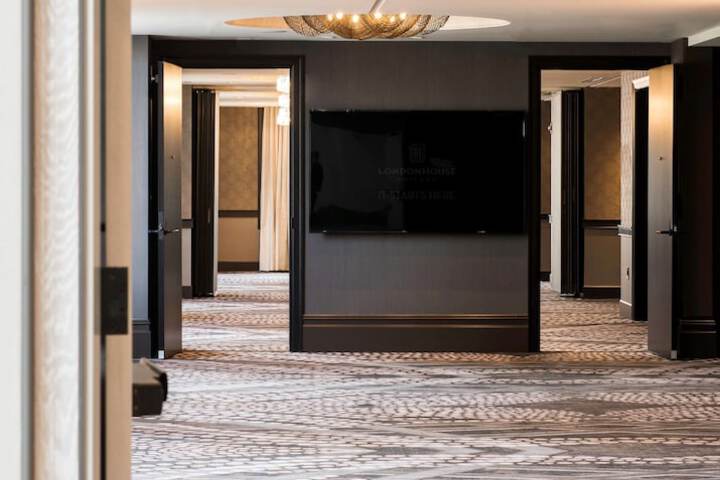 LondonHouse Chicago Curio Collection by Hilton