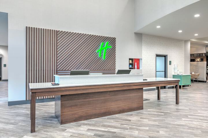 Hotel 7 of 52