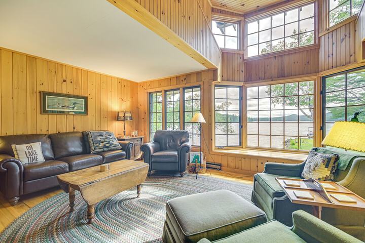 Lakefront Escape w / Deck & Kayaks in Lovell!