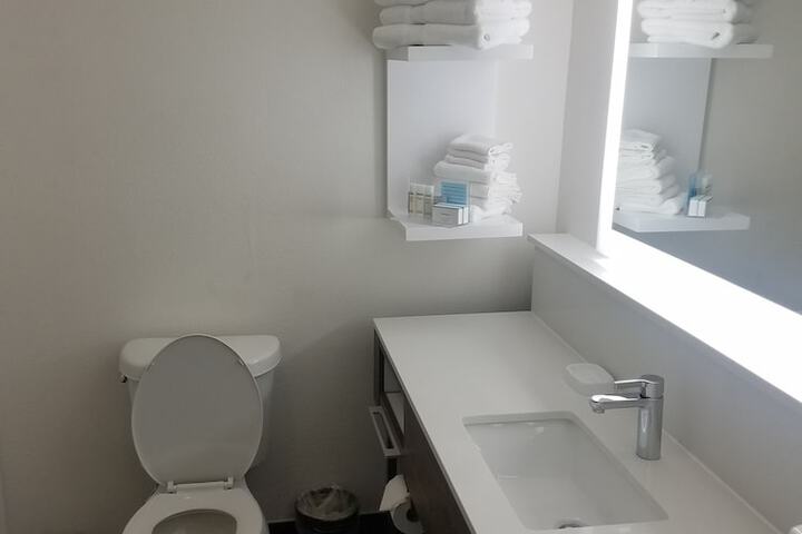 Hampton Inn & Suites Kansas City-Merriam