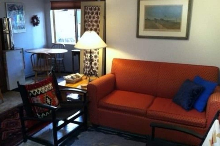 Room 10 of 25