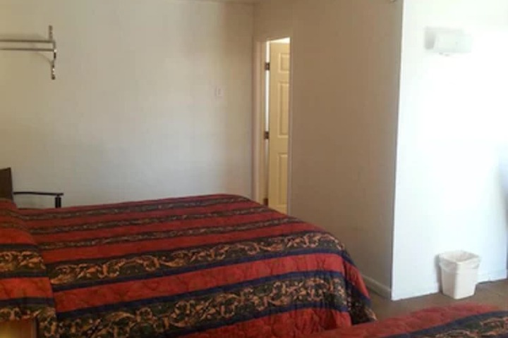 Room 6 of 24