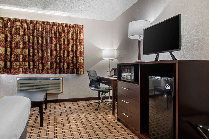 Room 30 of 64