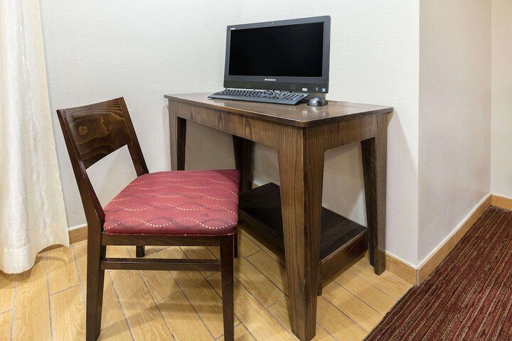 Business Center 21 of 21