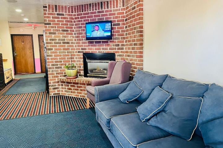 Villa Inn Motel Near Hwy 12 WI Capital O