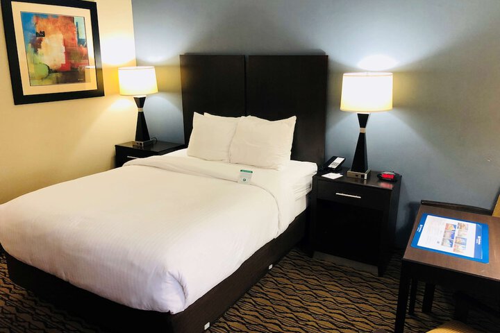 Room 11 of 28