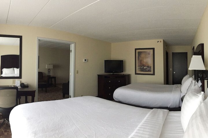 Holiday Inn Hotel & Suites Charleston West by IHG