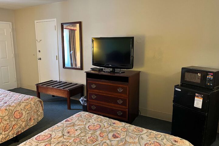 Room 13 of 28