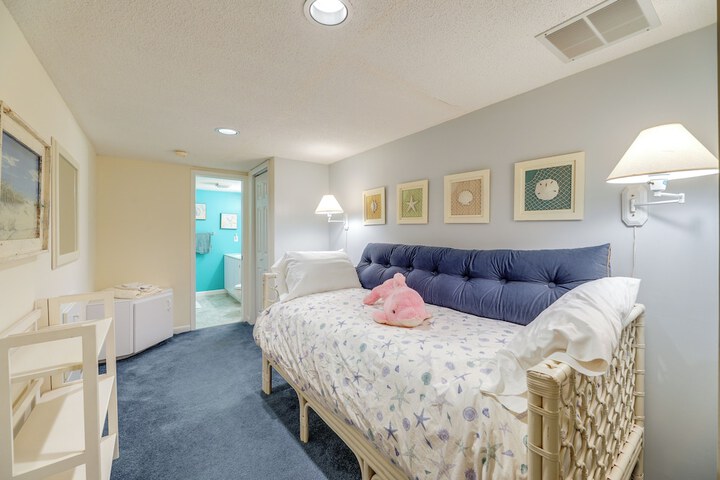 1 Mi to Beach: Sea Colony Condo w / Balcony!