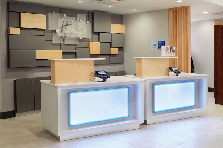 Holiday Inn Express & Suites-Cincinnati North - Liberty Way by IHG