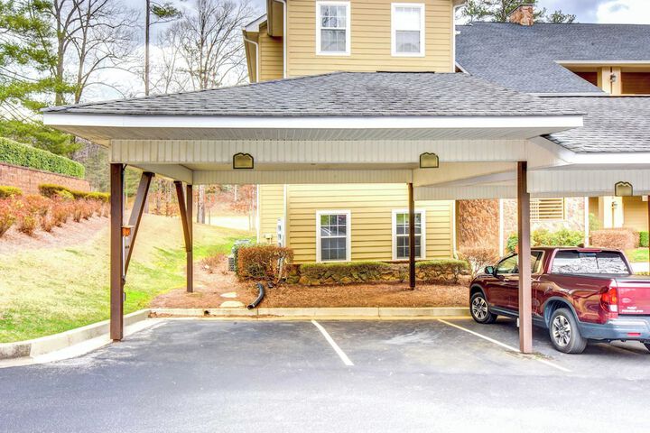 Modern Condo + Golf Course View Near Hiking!