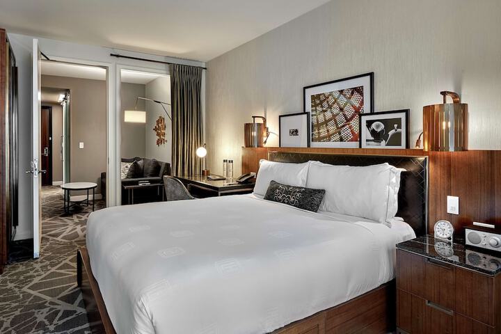 LondonHouse Chicago Curio Collection by Hilton
