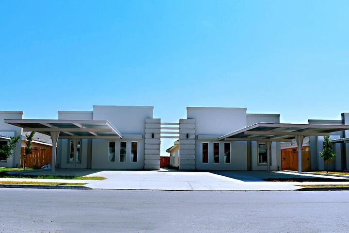 Beautiful Apartment 9 min to Mercedes Outlets