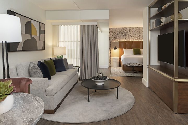 Room 32 of 76