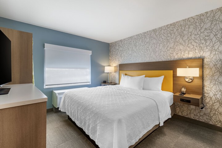 Room 27 of 40