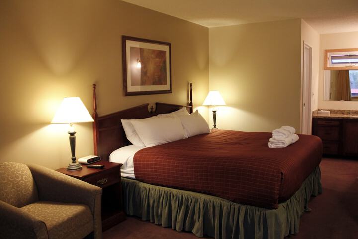 Aspen Village Inn