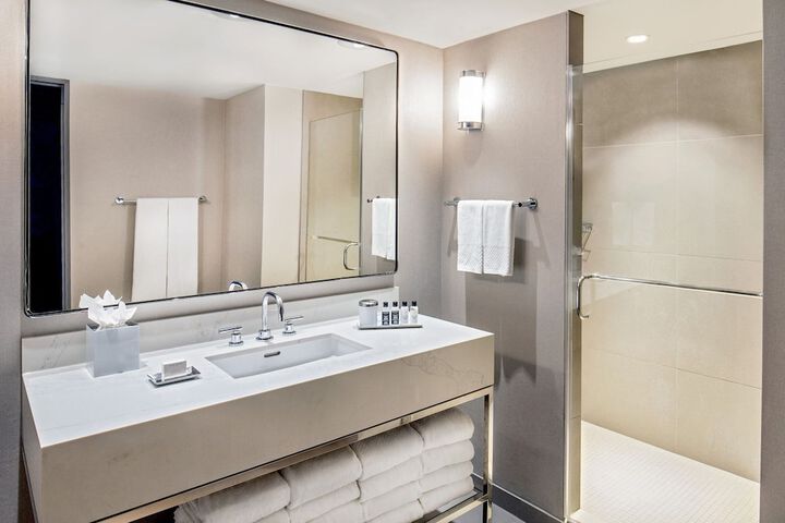 The Marquette Hotel Curio Collection by Hilton