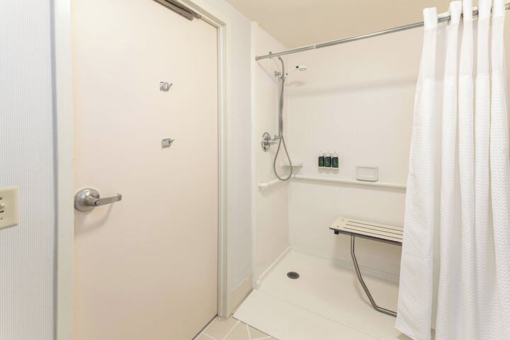 Room 21 of 46
