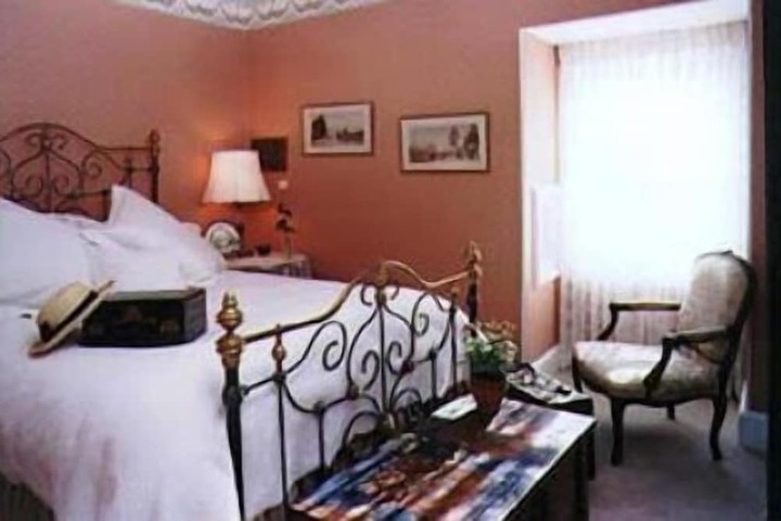 Room 6 of 21