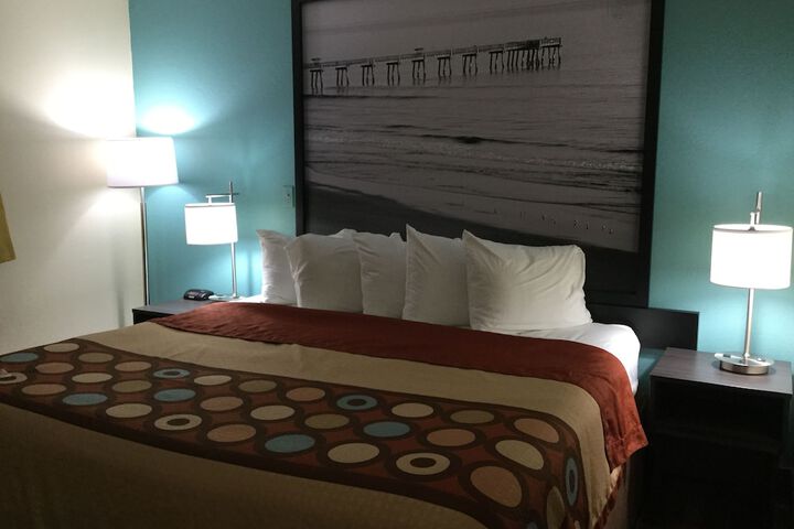 Room 9 of 32
