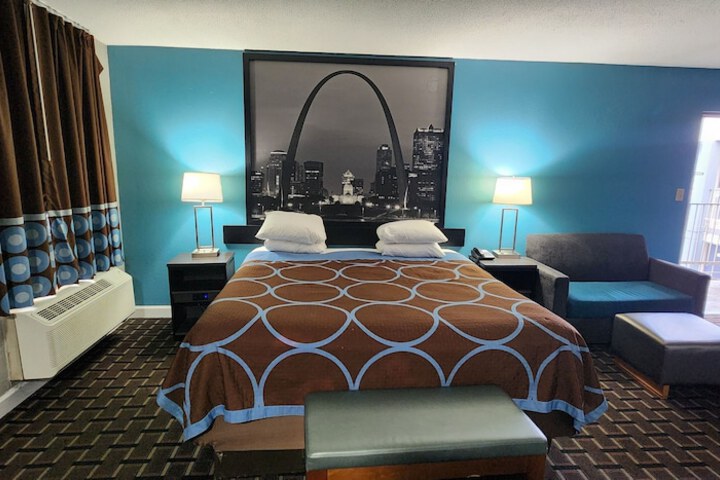 Room 4 of 11