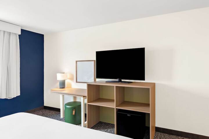 Room 32 of 42