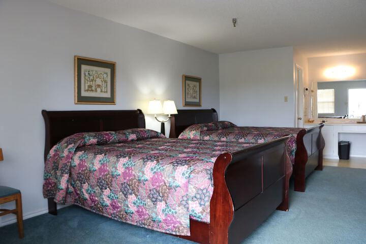 Room 33 of 62