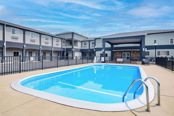 Pool 4 of 43