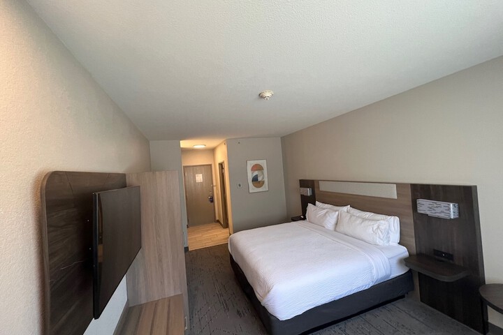 Room 14 of 28