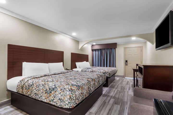 Room 15 of 34