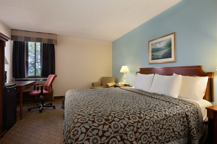 Room 9 of 12