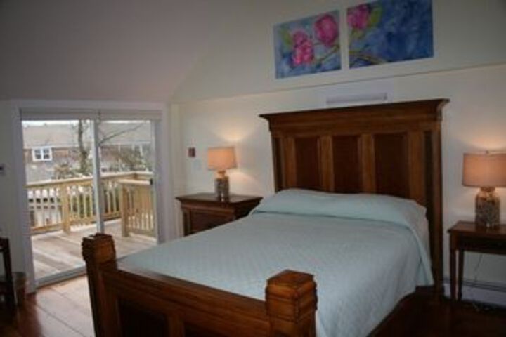 Sheas Riverside Inn & Motel