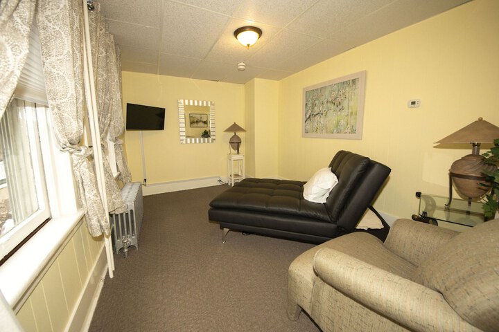 Room 52 of 76